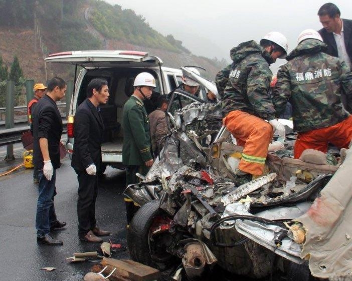 湛江發(fā)生車禍致五人身亡，最新報道曝光