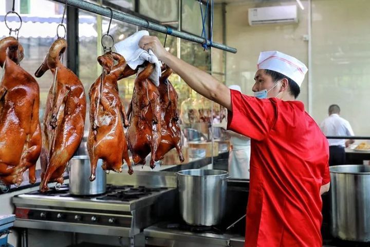 深圳燒臘廚師招聘，美食背后的專業(yè)魅力與職業(yè)前景揭秘